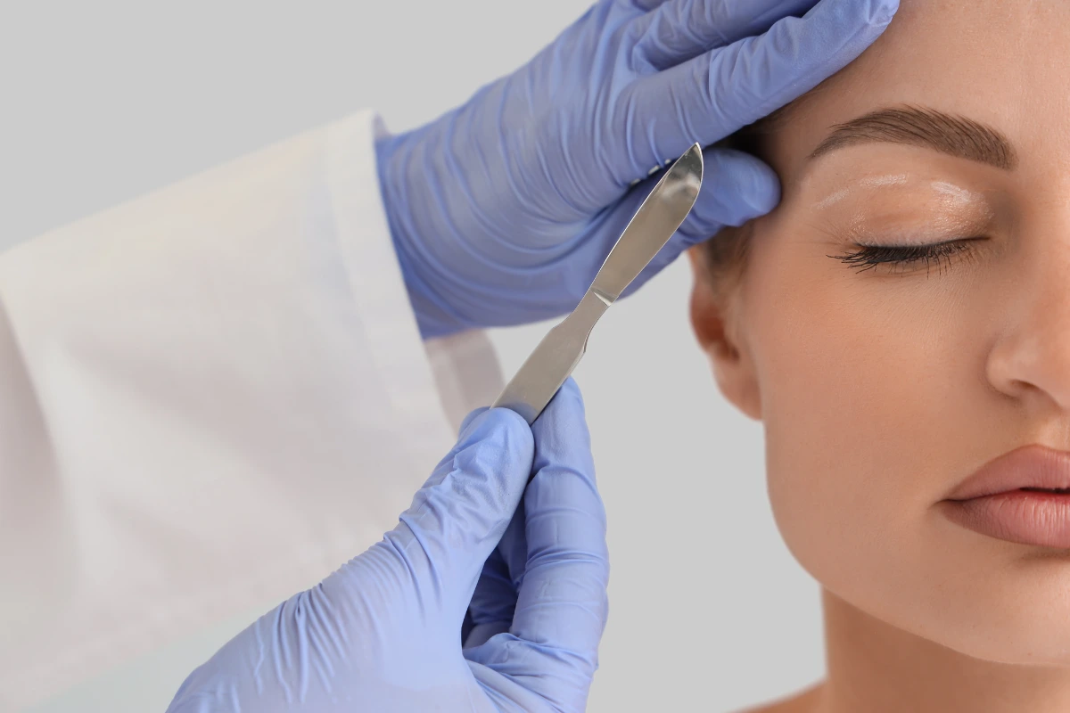 doctor performing Eyelid Surgery